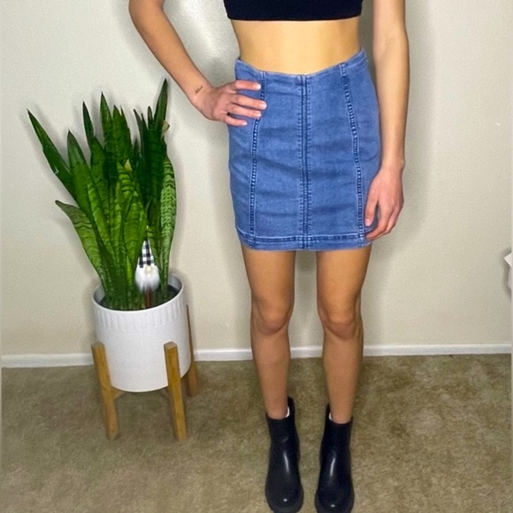 - Free People Modern Femme Denim Skirt Size 2